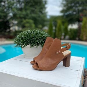 Pampiani  NWT size 9 Brown Leather Slingback Heels